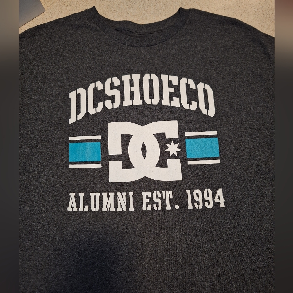 DC SHOES CO * Unisex Tee Shirt Size Large * New Like Condition